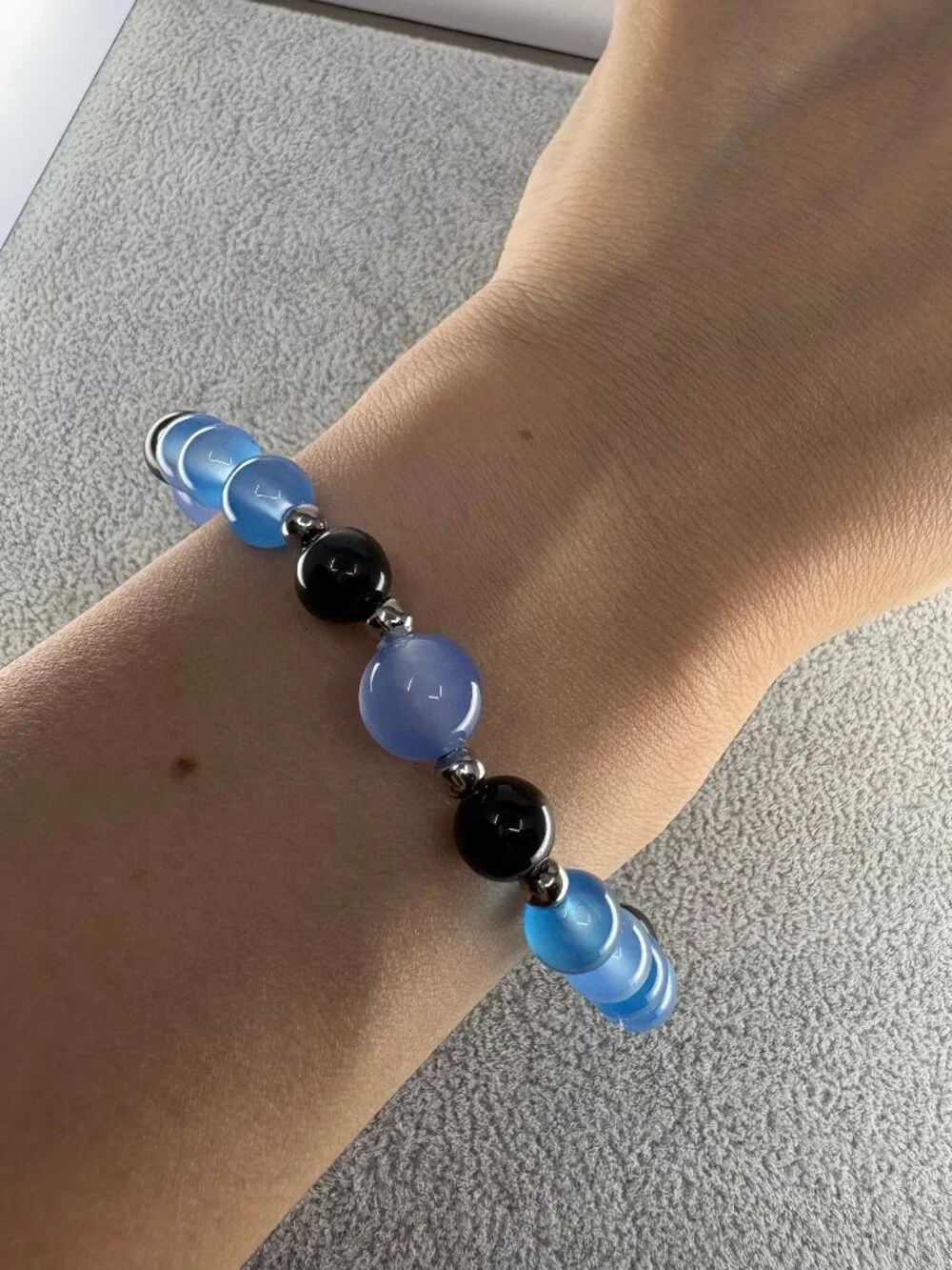 Blue Agate Black Obsidian Beaded Stretch Bracelet 6.75